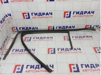 Уплотнитель стекла заднего левого Kia Stinger 83530J5000