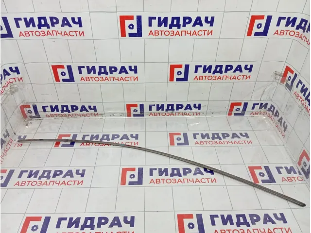 Накладка двери передней правой Kia Stinger 82860J5010