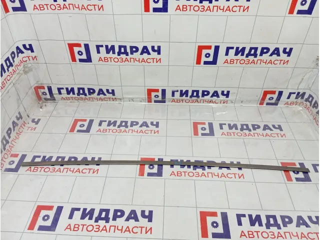 Накладка двери задней правой Kia Stinger 83860J5010