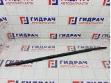 Накладка стекла переднего левого Kia Stinger 82210J5000