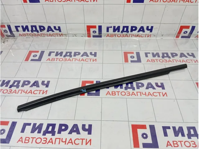 Накладка стекла заднего левого Kia Stinger 83210J5000