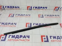 Накладка стекла заднего правого Kia Stinger 83220J5000