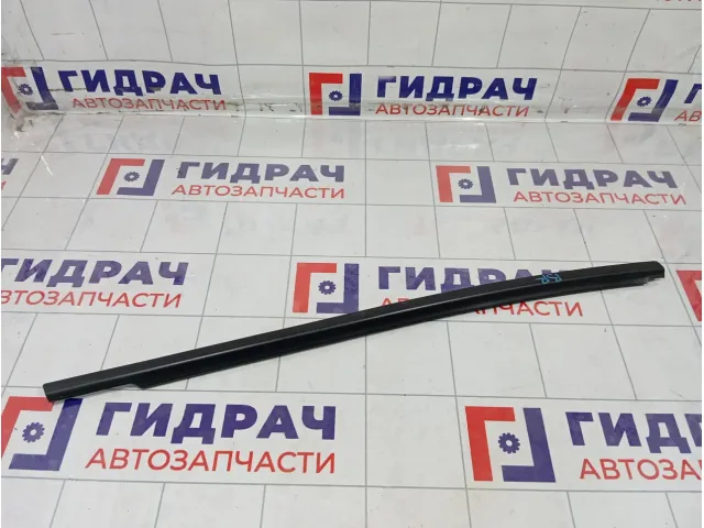 Накладка стекла заднего правого Kia Stinger 83220J5000