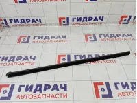 Уплотнитель стекла переднего левого Kia Stinger 82231J5000