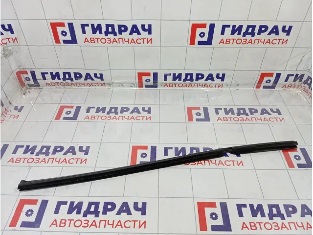 Уплотнитель стекла заднего правого Kia Stinger 83241J5000