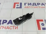 Кнопка стеклоподъемника переднего правого Kia Stinger 93575J5010