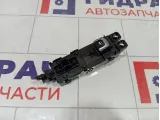 Кнопка стеклоподъемника переднего правого Kia Stinger 93575J5010