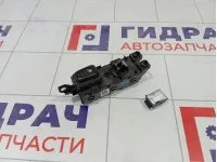 Кнопка стеклоподъемника заднего левого Kia Stinger 93580J5000