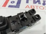 Кнопка стеклоподъемника заднего левого Kia Stinger 93580J5000