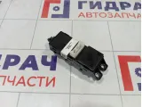 Кнопка стеклоподъемника заднего левого Kia Stinger 93580J5000