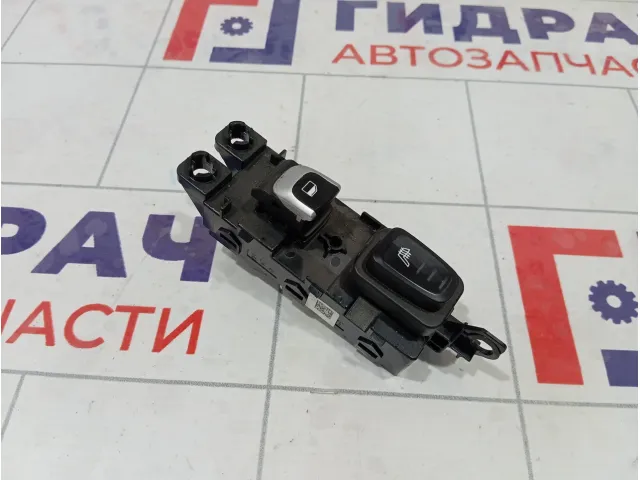 Кнопка стеклоподъемника заднего правого Kia Stinger 93580J5000