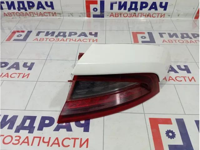 Фонарь задний правый Kia Stinger 92402J5100