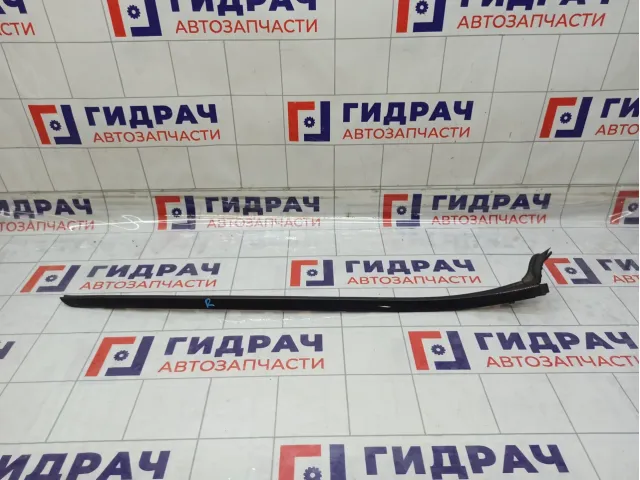 Молдинг лобового стекла правый Kia Stinger 86132J5000