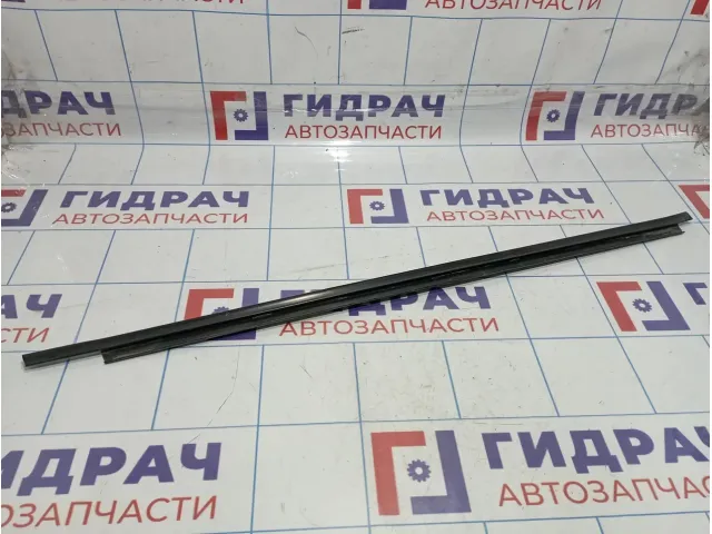 Накладка стекла переднего правого Lada Granta