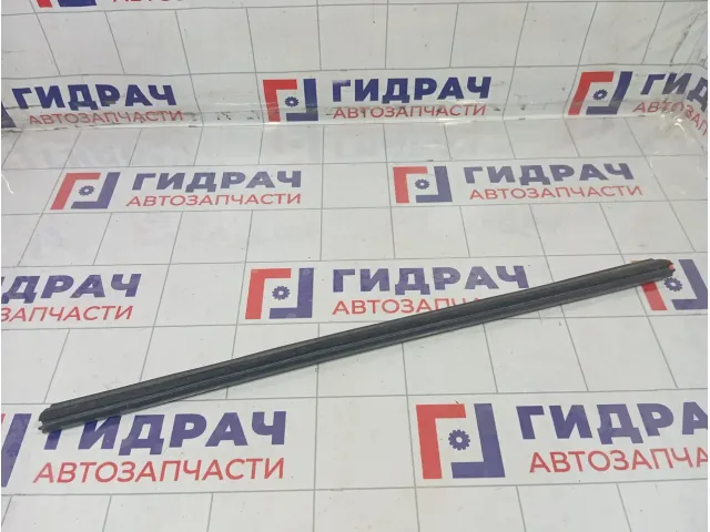 Уплотнитель стекла переднего правого Lada Granta 11186103320