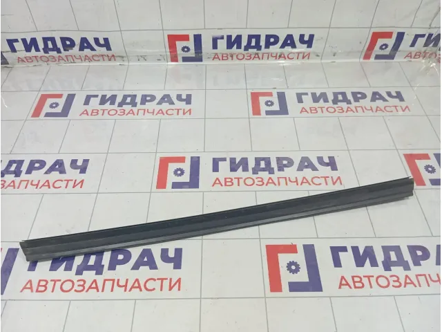 Уплотнитель стекла заднего правого Lada Granta 11186203320