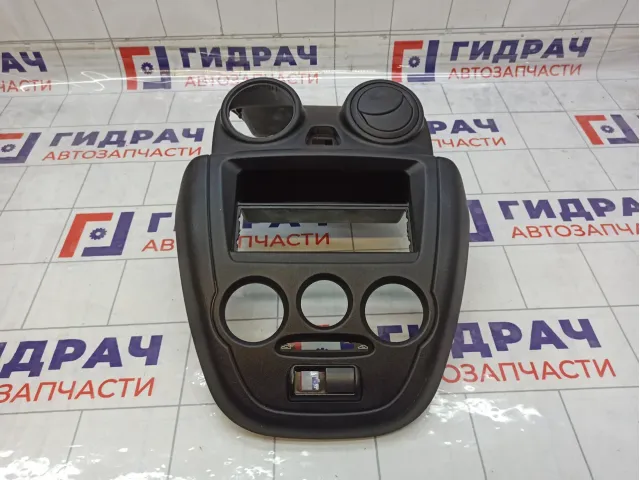 Накладка торпедо Lada Granta 532601400