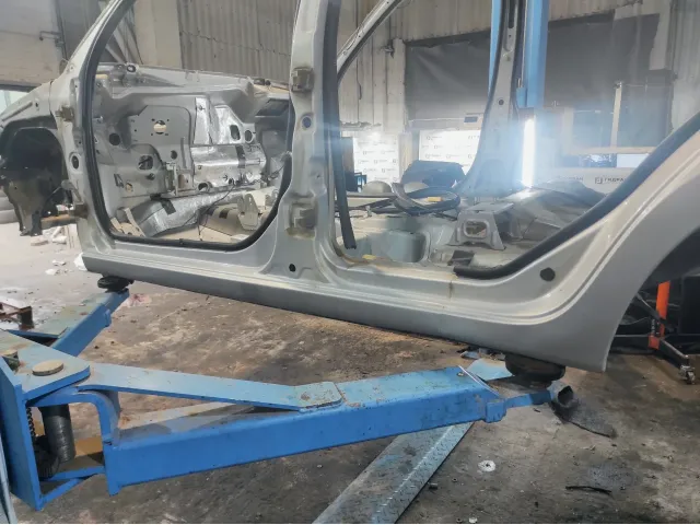 Порог со стойкой левый Lada Granta