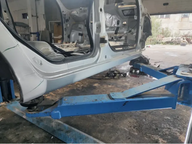 Порог со стойкой правый Lada Granta