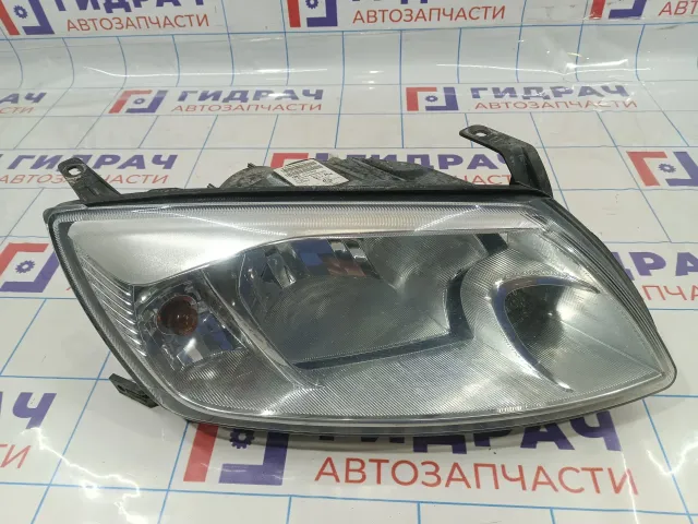 Фара правая Lada Granta 21903711010