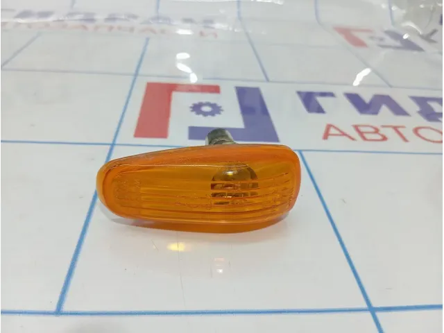 Повторитель на крыло Lada Granta 11180372601000