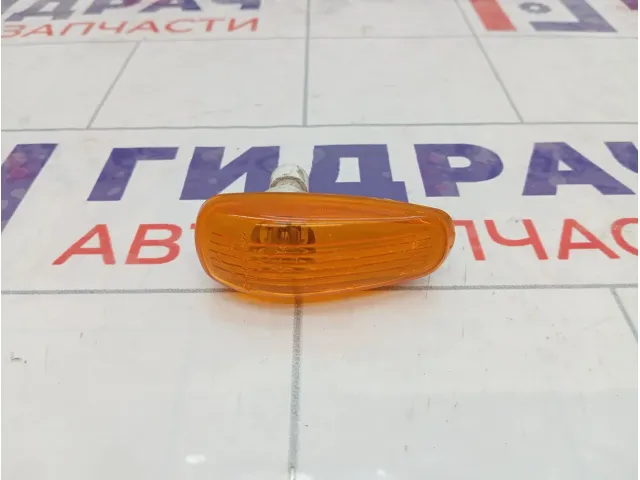 Повторитель на крыло Lada Granta 11180372601000