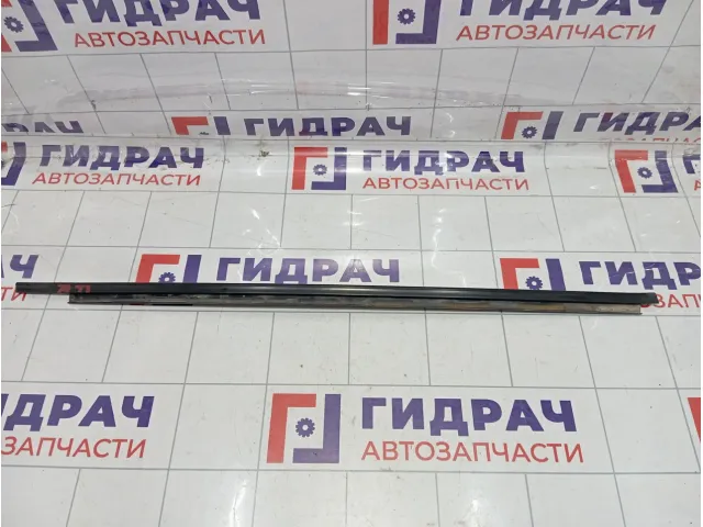 Накладка стекла переднего правого Lada Granta 11180610329001