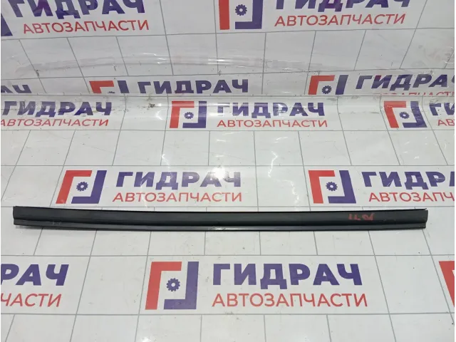 Уплотнитель стекла переднего правого Lada Granta 1118610332001