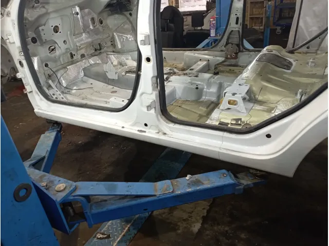 Порог со стойкой левый Lada Granta