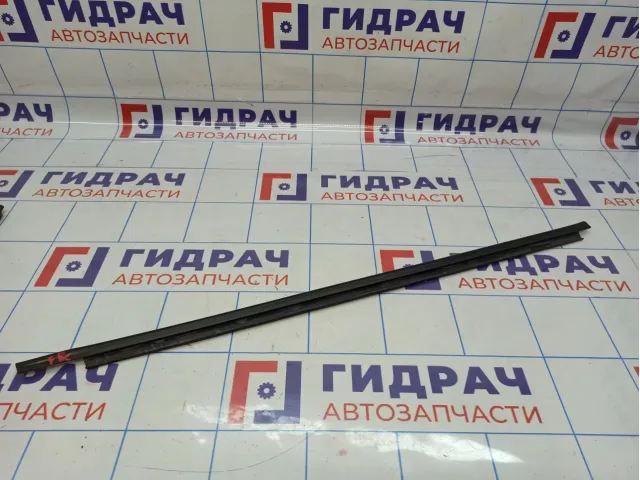 Накладка стекла переднего правого Lada Granta 11180610329001