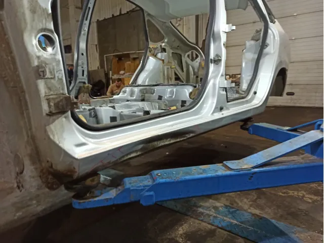 Порог со стойкой левый Lada Granta