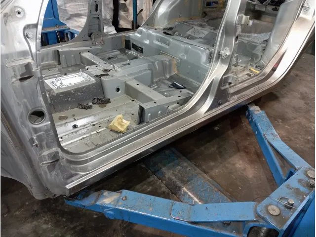 Порог со стойкой левый Lada Granta