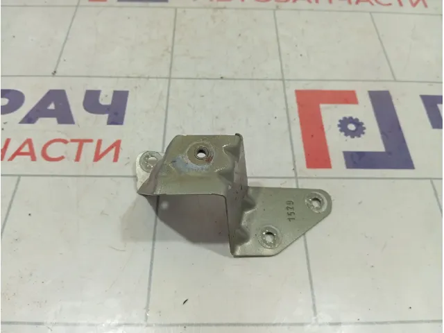 Кронштейн крепления крыла левый Lada Granta 8450104281