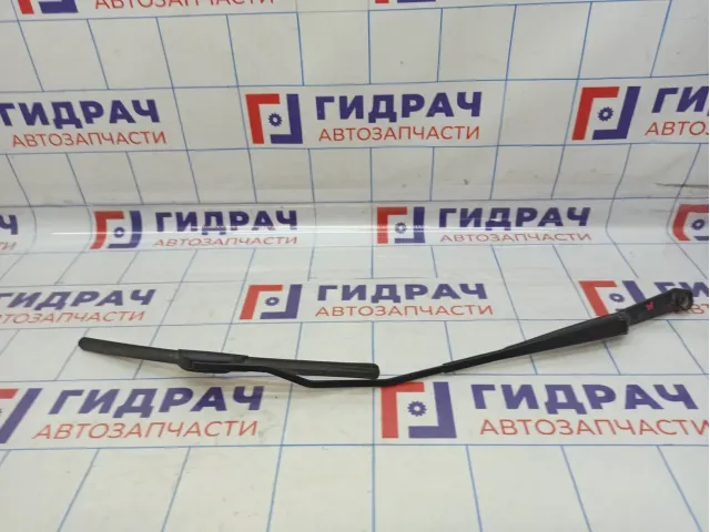 Поводок стеклоочистителя правый Lada Granta