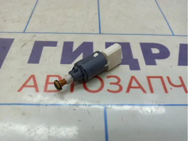 Датчик включения стоп-сигнала Lada Granta