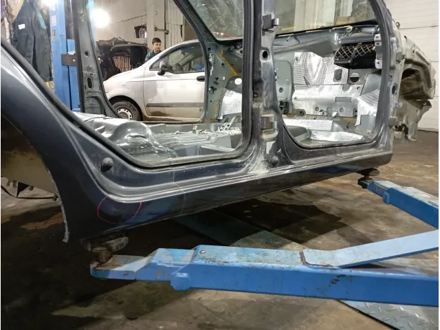 Порог со стойкой правый Lada Granta