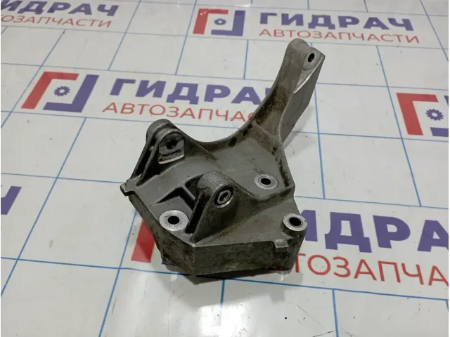 Кронштейн генератора Lada Granta