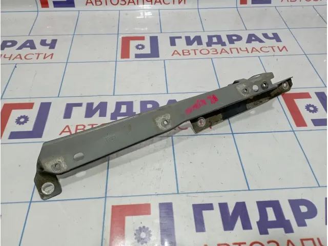 Кронштейн крепления крыла левый Lada Granta