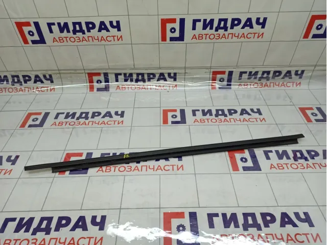 Накладка стекла переднего правого Lada Granta 8450072553