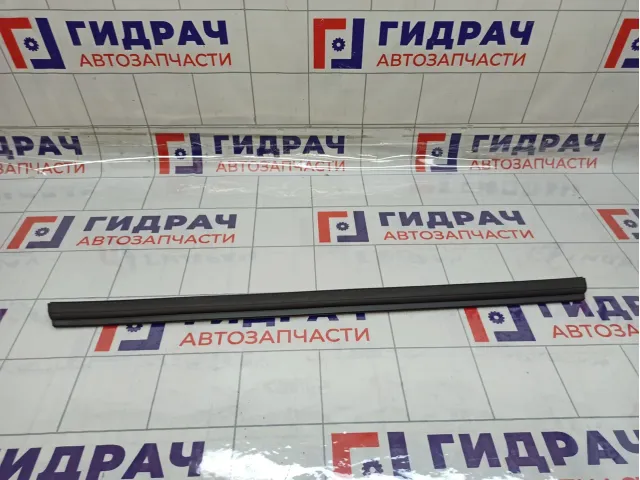Уплотнитель стекла переднего левого Lada Granta