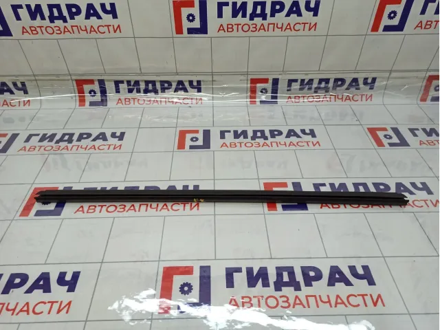 Уплотнитель стекла переднего правого Lada Granta