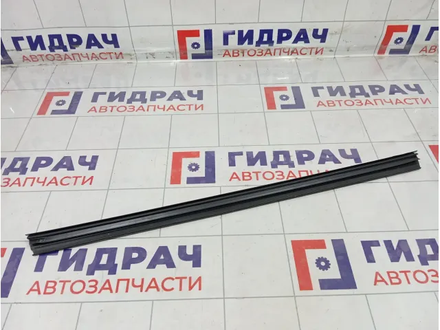 Уплотнитель стекла заднего левого Lada Granta
