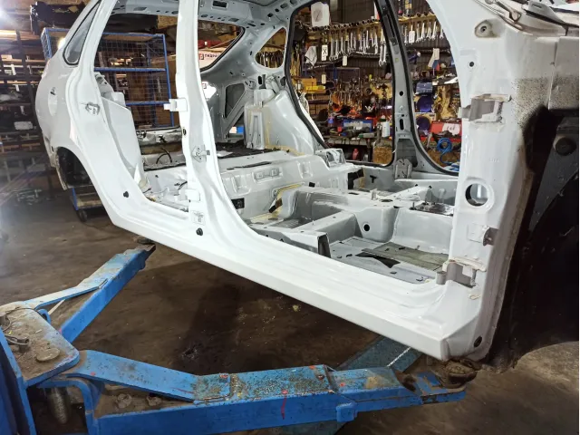 Порог со стойкой правый Lada Granta