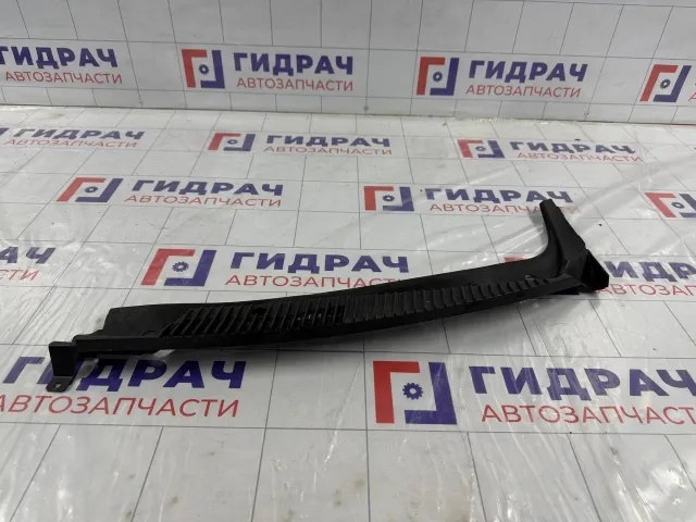 Решетка под лобовое стекло (Жабо) левая Lada Kalina 11188212735