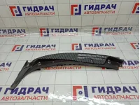 Накладка решетки стеклоочистителя левая Lada Kalina 11188212735