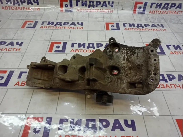 Кронштейн генератора Lada Largus 8200941114