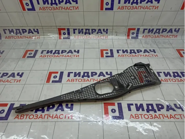 Решетка под лобовое стекло (Жабо) правая Lada Largus 8200294316