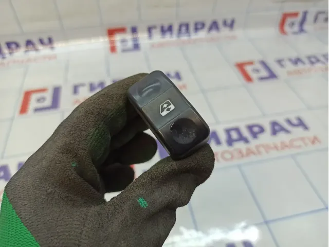 Кнопка стеклоподъемника передняя Lada Largus 8450000260