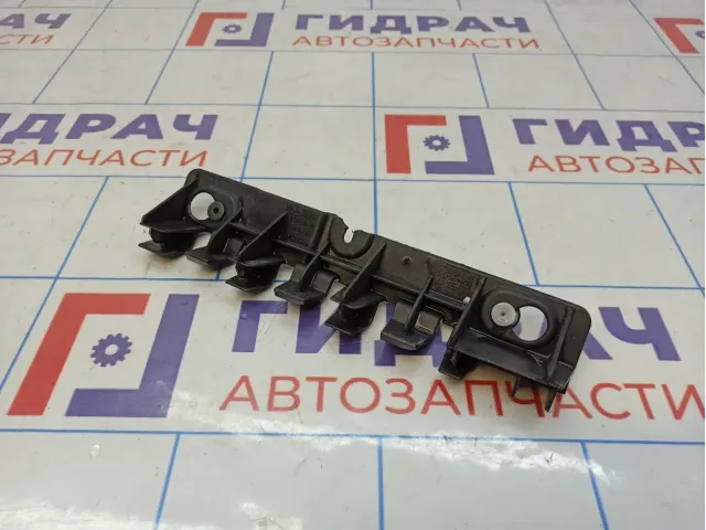 Кронштейн заднего бампера правый Lada Largus 8200846262