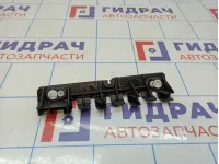 Кронштейн заднего бампера левый Lada Largus 8200846225
